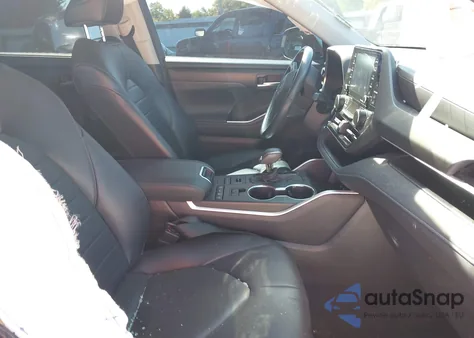 2020 Toyota Highlander Xle z USA, uszkodzony, nr VIN 5TDGZRBHXLS521837